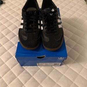 Adidas Samba (Black)
Size 4.5Y / Women’s 6
